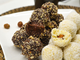 Vegánske Raffaelo a Ferrero Rocher guľky