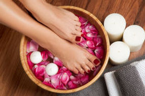 beautiful-female-feet-at-spa-salon-on-pe