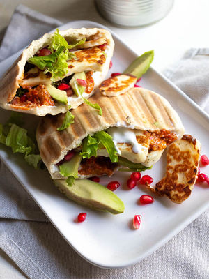 VEGETARISCHE PITA MET HALLOUMI