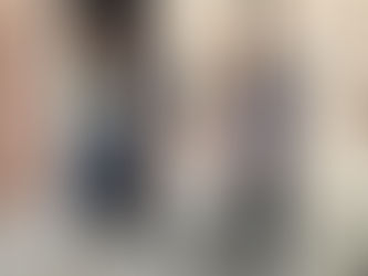 English-speaking tradesman greeting clients in Mons