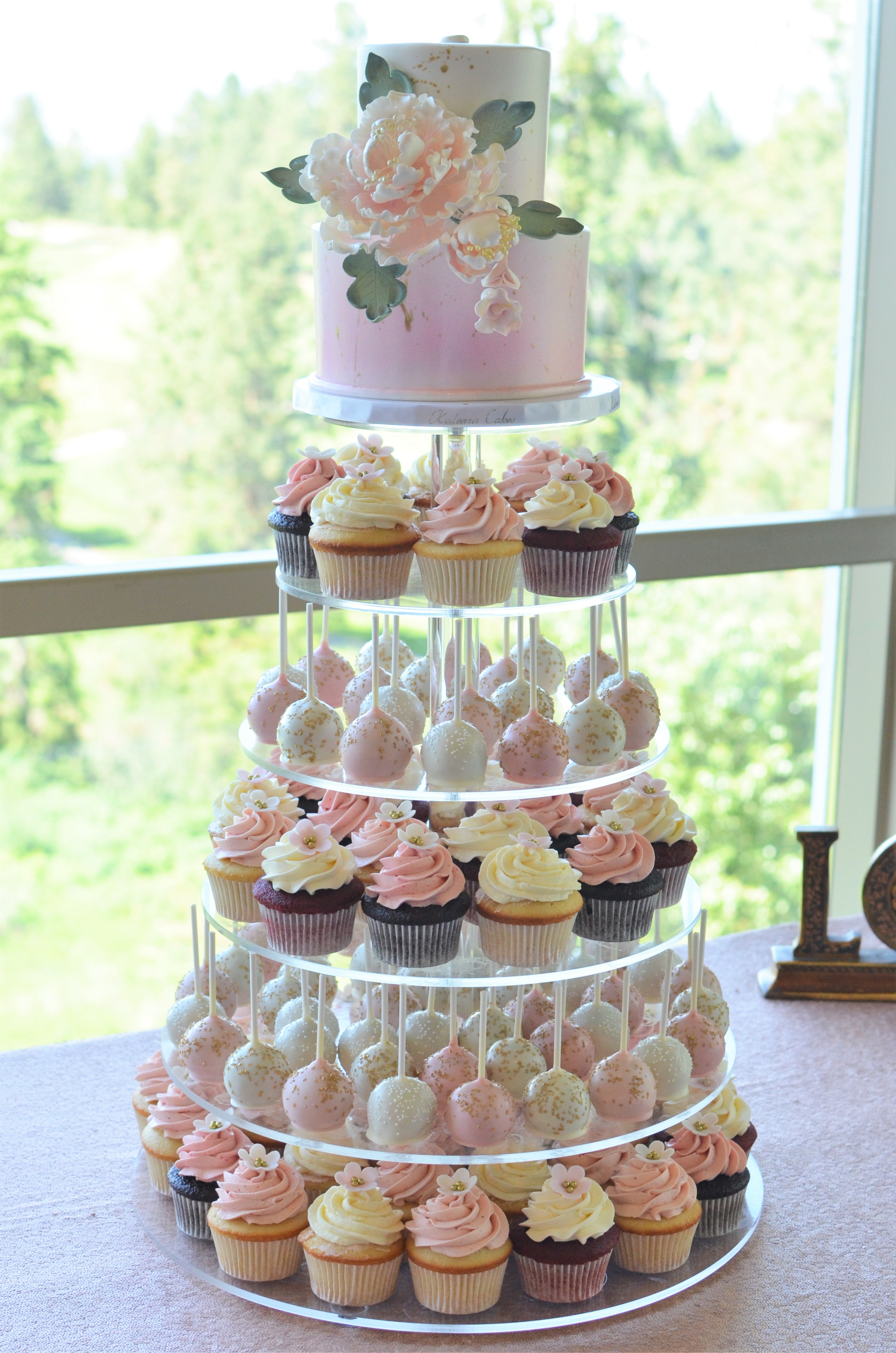 Cake, Cakepops and Cupcakes