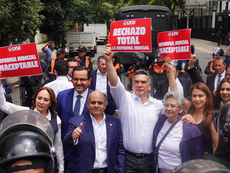 Senadores de Oposición Denuncian Presiones