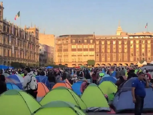Maestros de la CNTE instalan plantón en el Zócalo