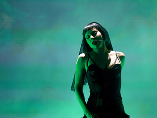 Falla de micro a Lady Gaga en Coachella