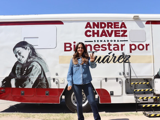 Andrea Chávez en la mira por unidades médicas con su imagen
