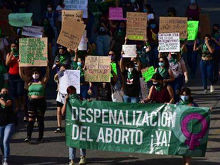 Tabasco aprueba despenalización del aborto hasta la semana 12