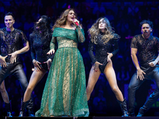 Yuridia llena la Plaza de Toros y hace historia