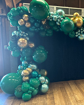 balloon-garland-green-gold-sacramento_ed