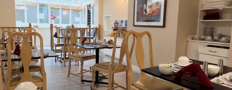 Bright and welcoming breakfast dining room at the family-run Mabledon Court Hotel in Bloomsbury, London.