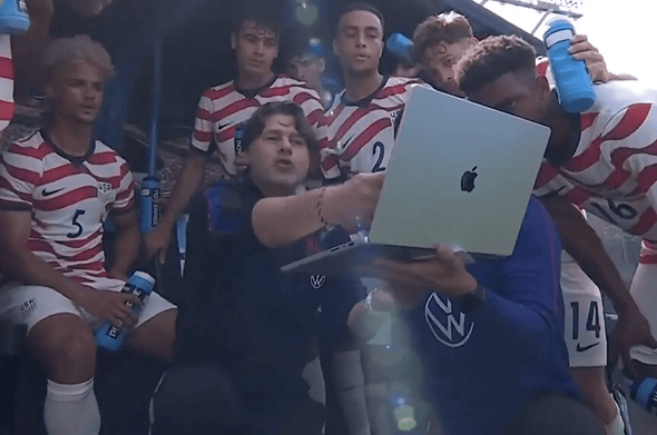 Mauricio Pochettino explains to the team how JFK's head couldn't just do that without a second shooter
