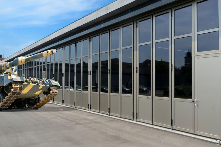 Schneider-Torsysteme-Industrietore-Falttore-Kasernen_header.jpg