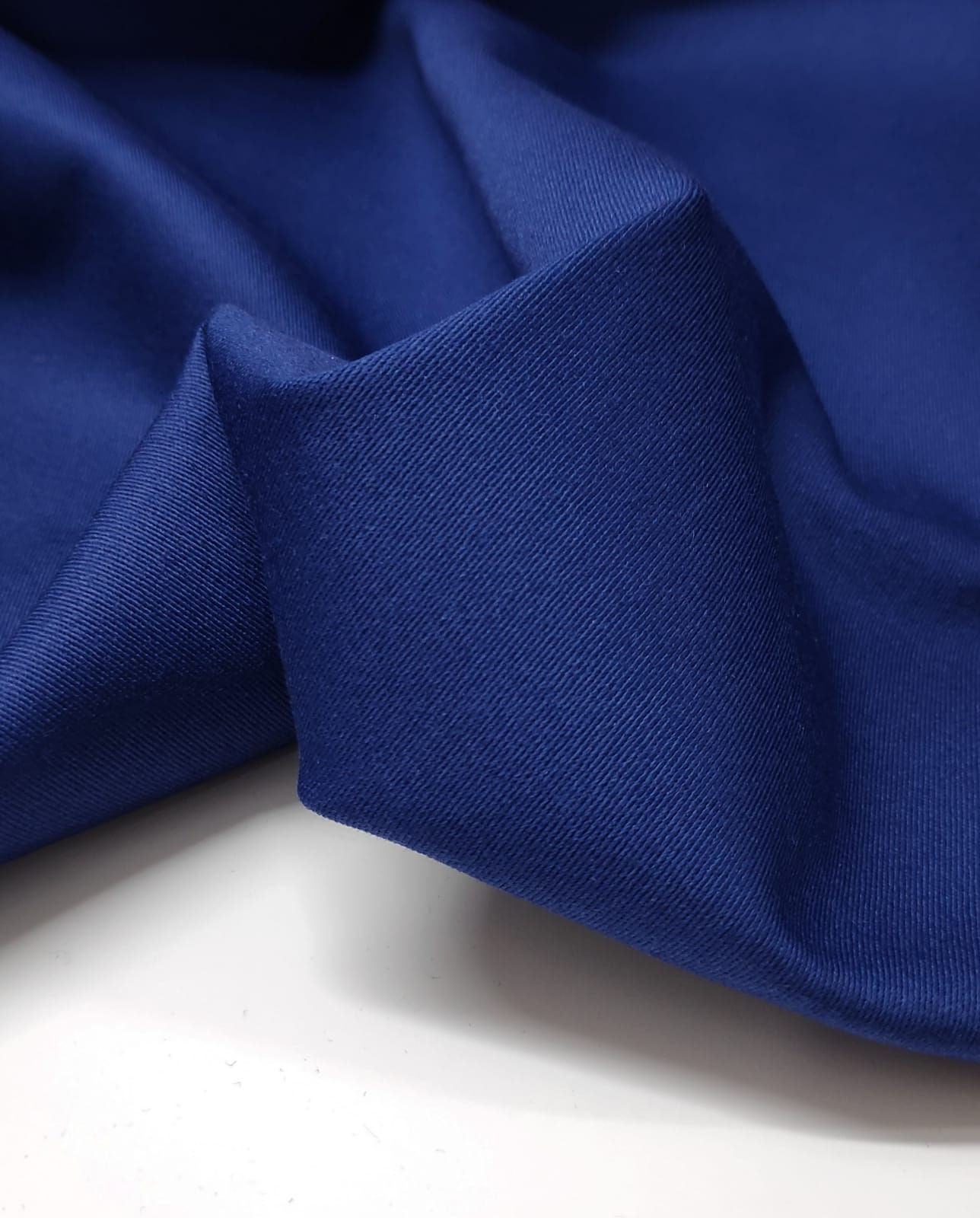 Tissu gabardine bleu cobalt