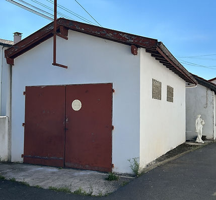Garage - Vue extérieure (1)_edited.jpg