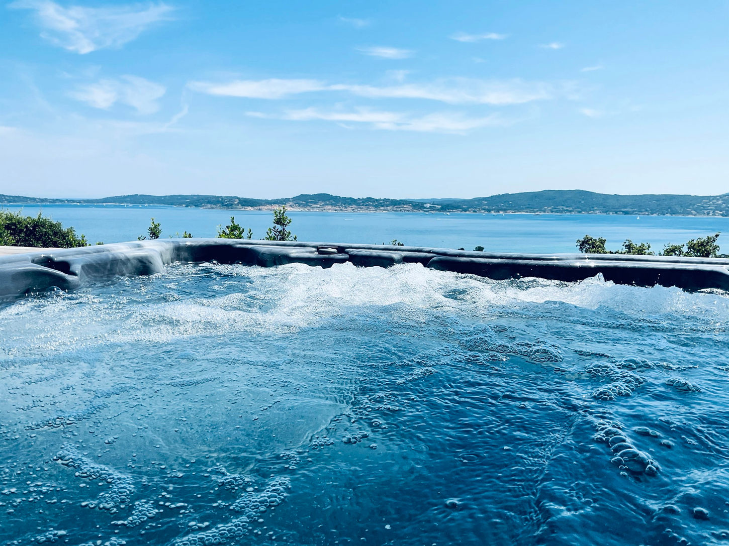 Agence location saisonnière grimaud, villa à louer Grimaud, Saint-Tropez, Sainte-Maxime, location luxe, location saisonnière, Airbnb, location villa, maison d'été, villa avec vue, vue mer, Mas de Guerrevieille
Beauvallon Luxury Homes Golfe de Saint-Tropez, Beauvallon, Mas de Guerrevieille, Guerrevieille