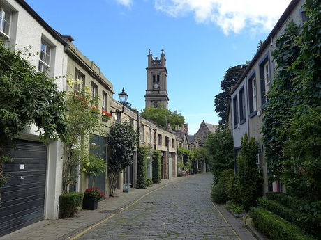 A Picturesque Stroll Down Circus Lane, Edinburgh: What Makes It So Special