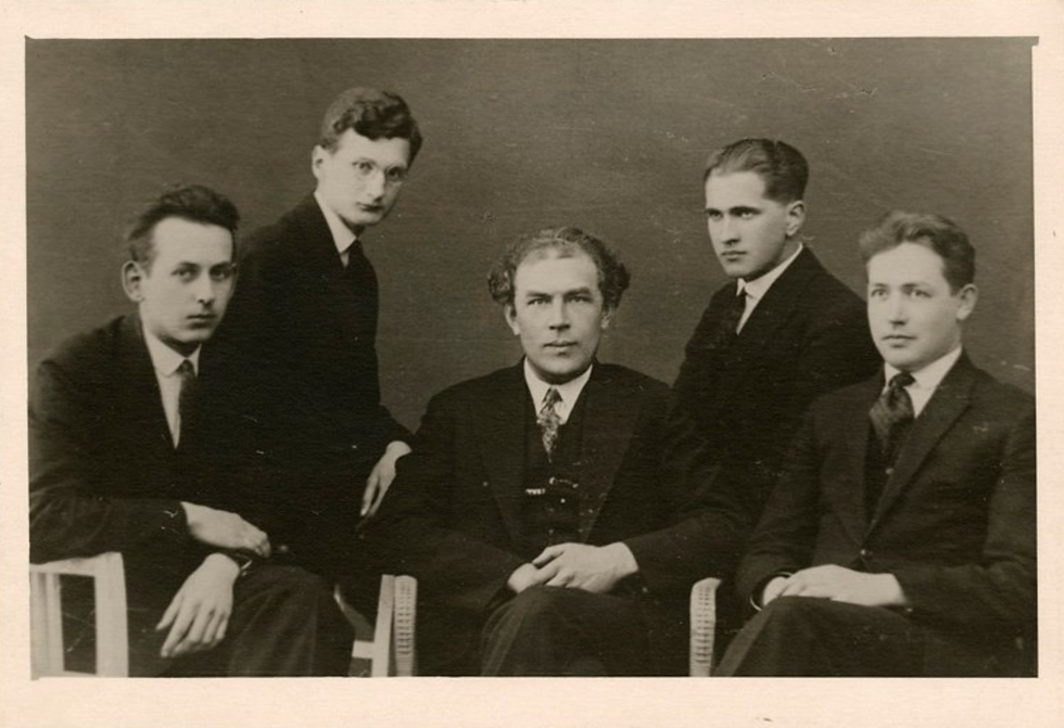 Heino Eller ja õpilased. Vasakult Eduard Tubin, Olav Roots, Karl Leichter ja Alfred Karindi 1930. aastatel. ETMM 8652 M 39:4/14:3