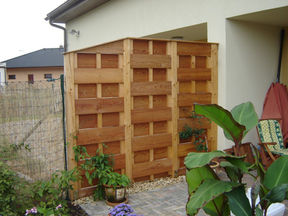 Dřevěná zástěna