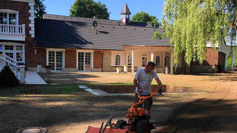 Trávník není jen o kvalitním osivu, ale také o odborném založení.