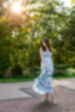 barefoot summer senior picture in Westerville