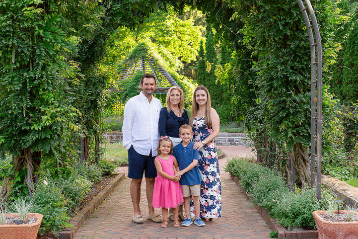 Family picture with grandma under greenery arch in Westerville