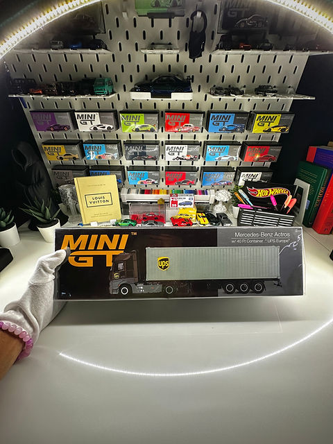 Mini GT #705 Mercedes-Benz Actros w/ 40 Ft Container — UPS Europe