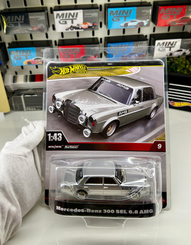 Hot Wheels Premium 1:43 Mercedes 300 SEL 6.8 AMG Silver | Athena