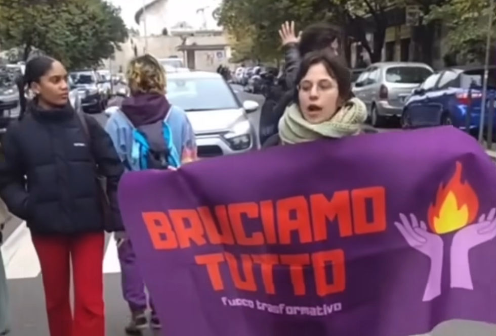 L'azione non violenta di Bruciamo Tutto sulla via Tiburtina (foto Bruciamo Tutto)