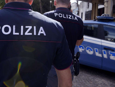 Droga nascosta nei calzini e nelle mutande: 7 arresti