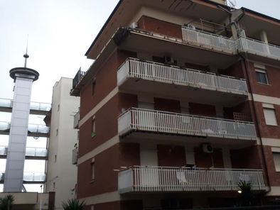 Ostia, Case Armellini: enormi disagi per gli assegnatari che si trovano finestre e balconi sbarrati