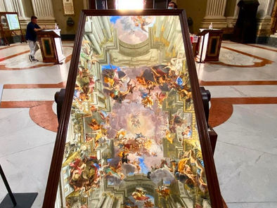 Un'ora di fila per uno specchio, il nuovo fenomeno social alla chiesa di Sant'Ignazio di Loyola