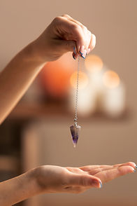 personne-menant-therapie-reiki.jpg