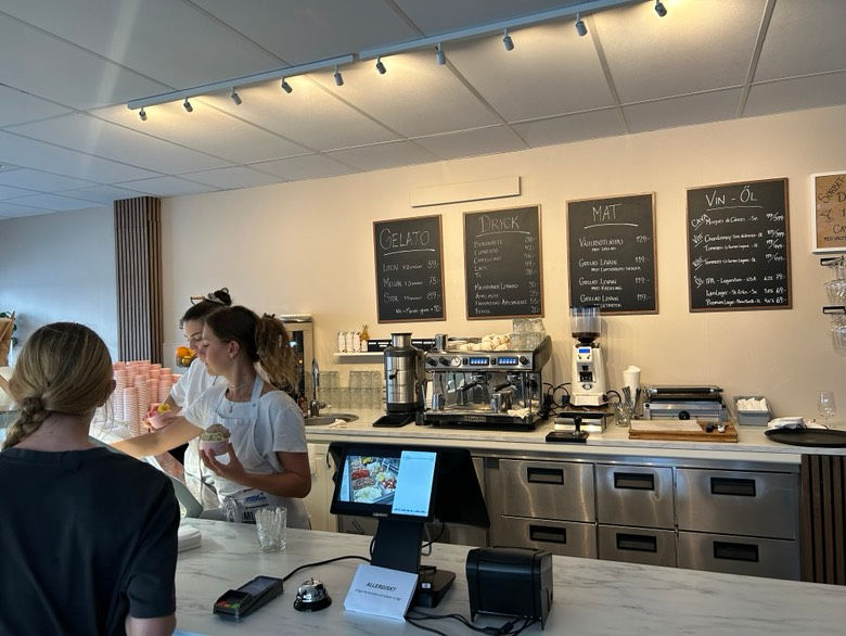 Fru RedGlad besöker Uppsala Gelateria
