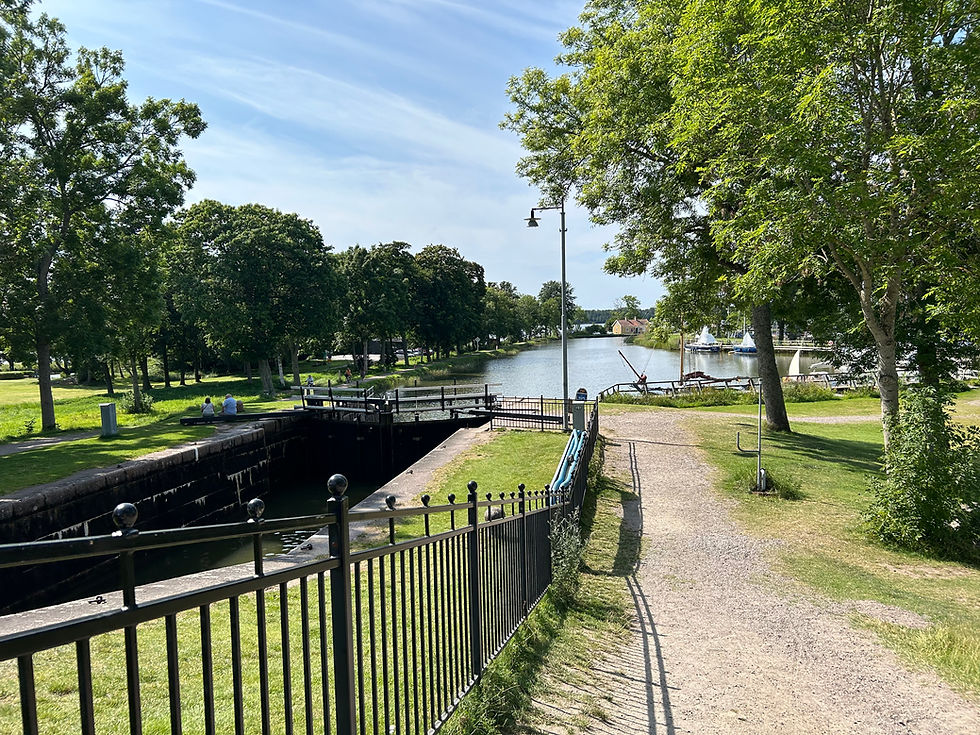 Sjötorp - gullig ort med stor portion Göta kanal