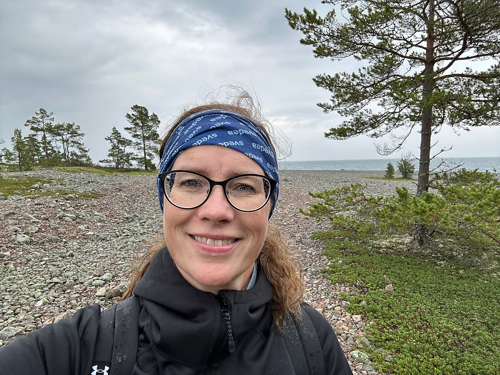 Fru ResGlad på september-vandring i Hornslandet utanför Hudiksvall i Hälsingland