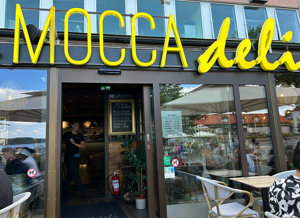 Fru ResGlad äter lunch på Mocca deli i Västervik