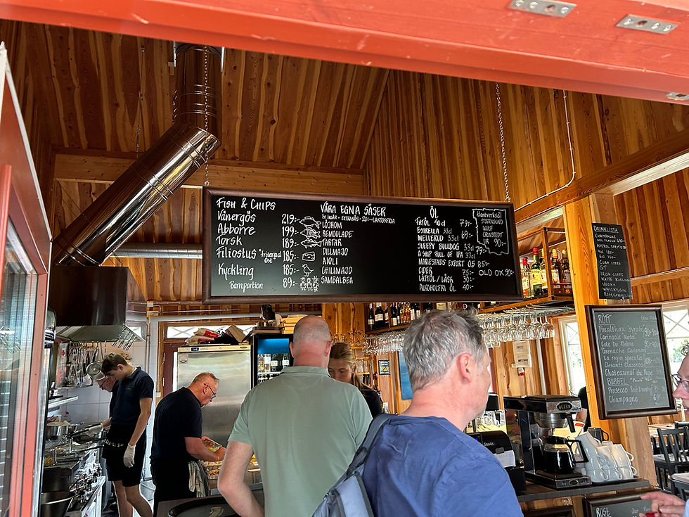 Fru ResGlad äter Fish & Chips hos Perssons i backen, Sjötorp