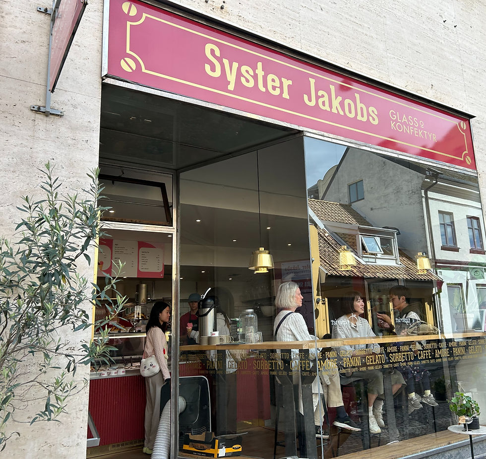 Fru ResGlad äter glass hos Syster Jakobs i Lund