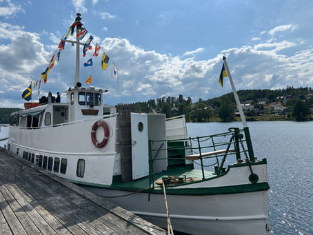 Att åka på kanalbåtstur i Dalslands kanal