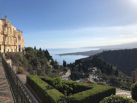 Taormina - den vackra staden med den enastående utsikten