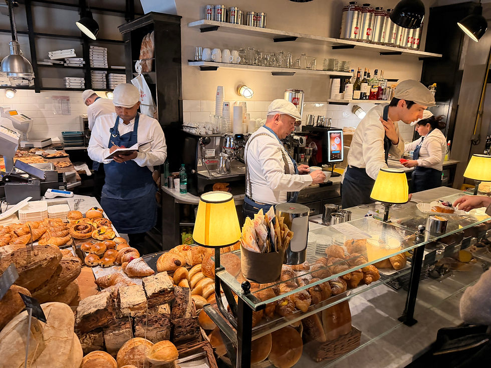 Förmiddag dag 3 i Rom - magisk frukost, vidsträckt utsikt och dramatisk lunch
