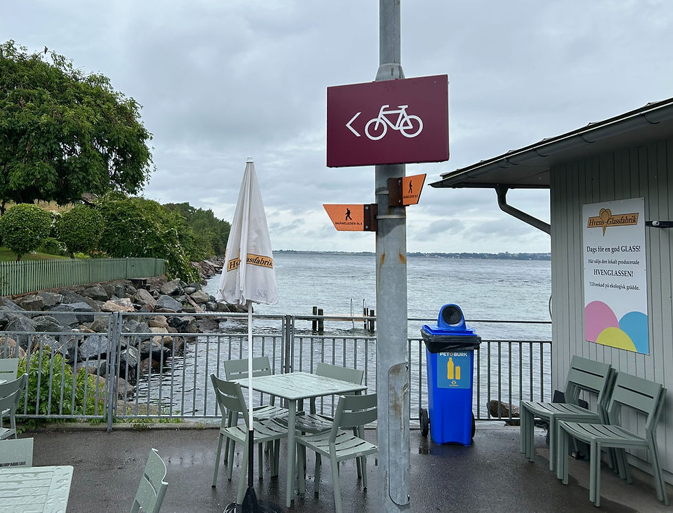 Fru ResGlad cyklar på Ven