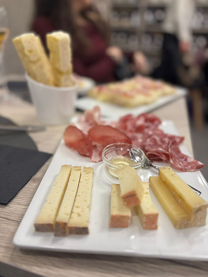Aperitivo, aperitivi, vino, vini, enoteca, Treviglio, wine bar, pinse, taglieri