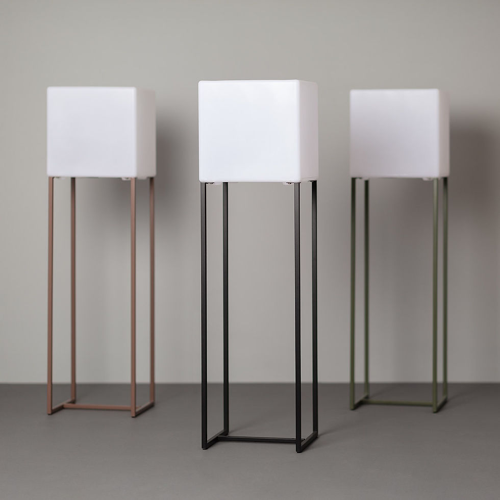 Lámpara de Pie Exterior de Metal LED RGBW Solar Recargable Tiber