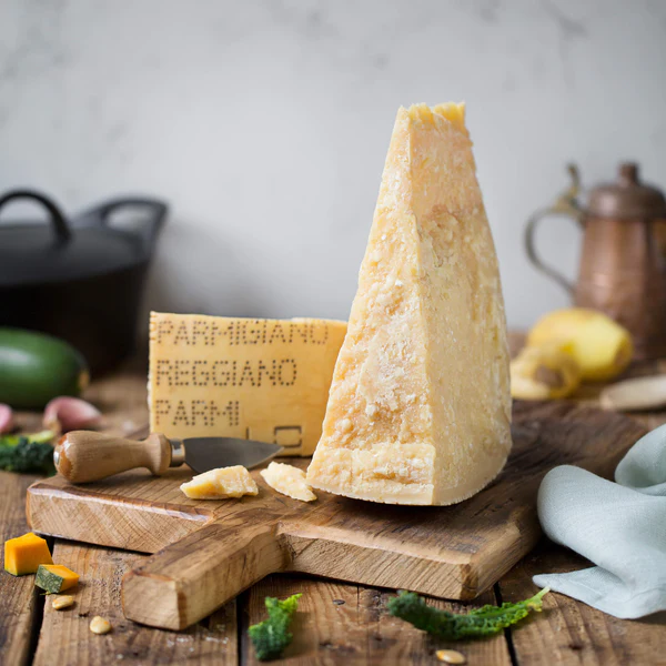 ParmigianoReggianoDOP36mesimonthsPDOEMILIAFOODLOVESelectedwithloveinItaly_600x.webp