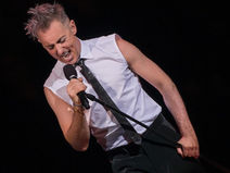 Review: Alan Cumming Sings Sappy Songs