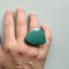 anel em resina Zaha - arquitetas inspiradoras