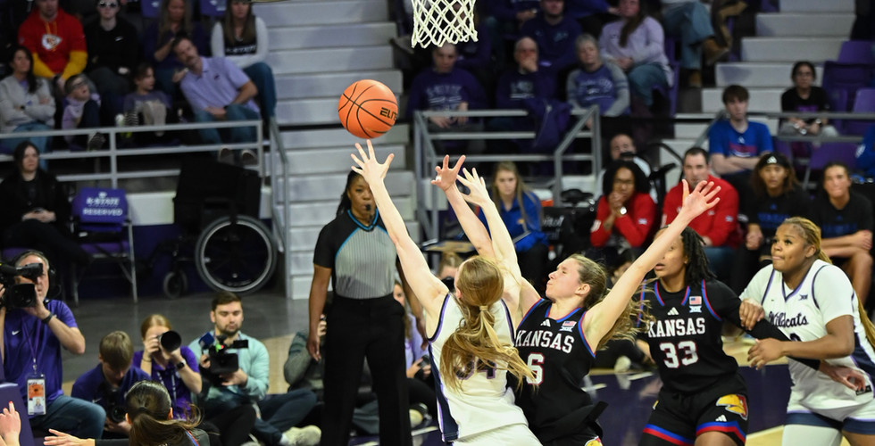 A K-State women's basketball play shots a layup.
