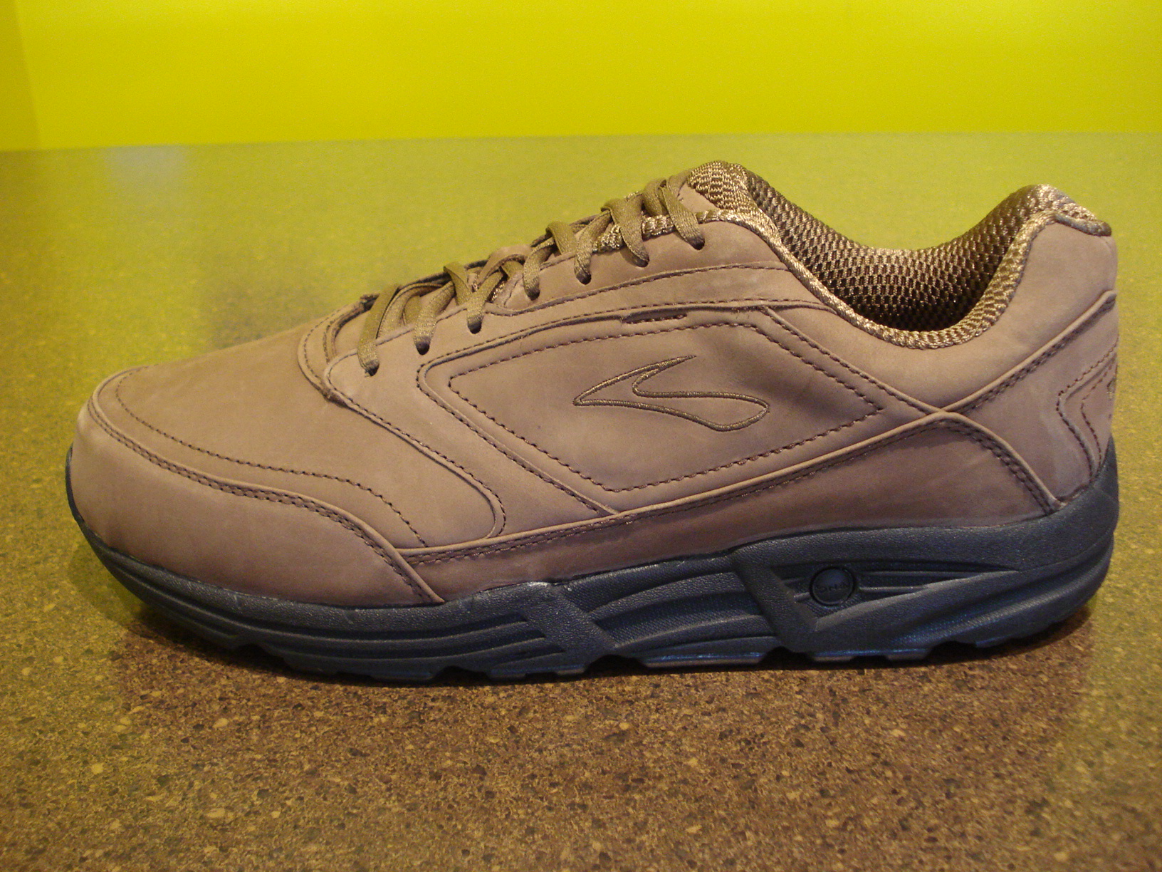 brooks beast 16 brown