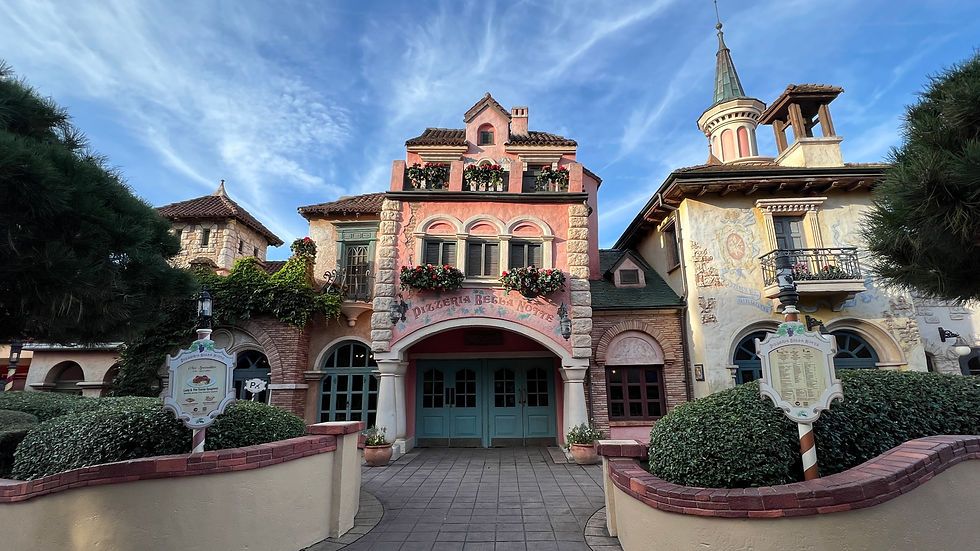 Inngangsparti og fasade til Pizzeria Bella Notte i Fantasyland, Disneyland Paris – inspirert av Lady og Landstrykeren