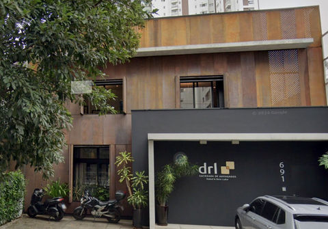 revestimento-caixa-correio-numero-toten-logo-fachada-aco-corten